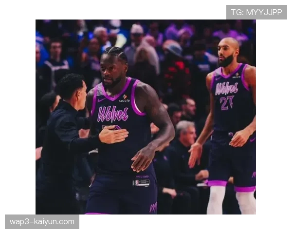 活塞集中力量限制核心得分手 迫使其进入低效进攻模式